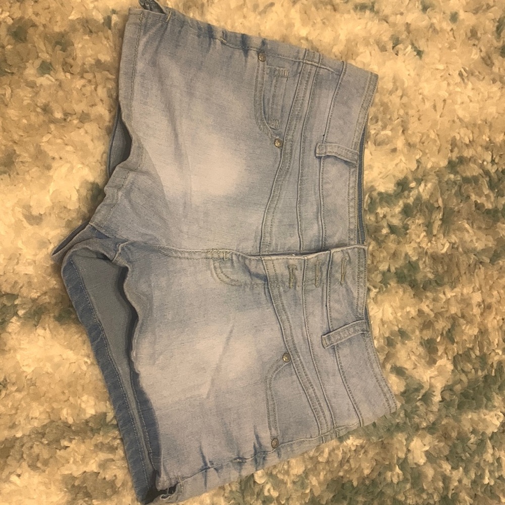 Blue Spice light wash Jean shorts. Size 7/8